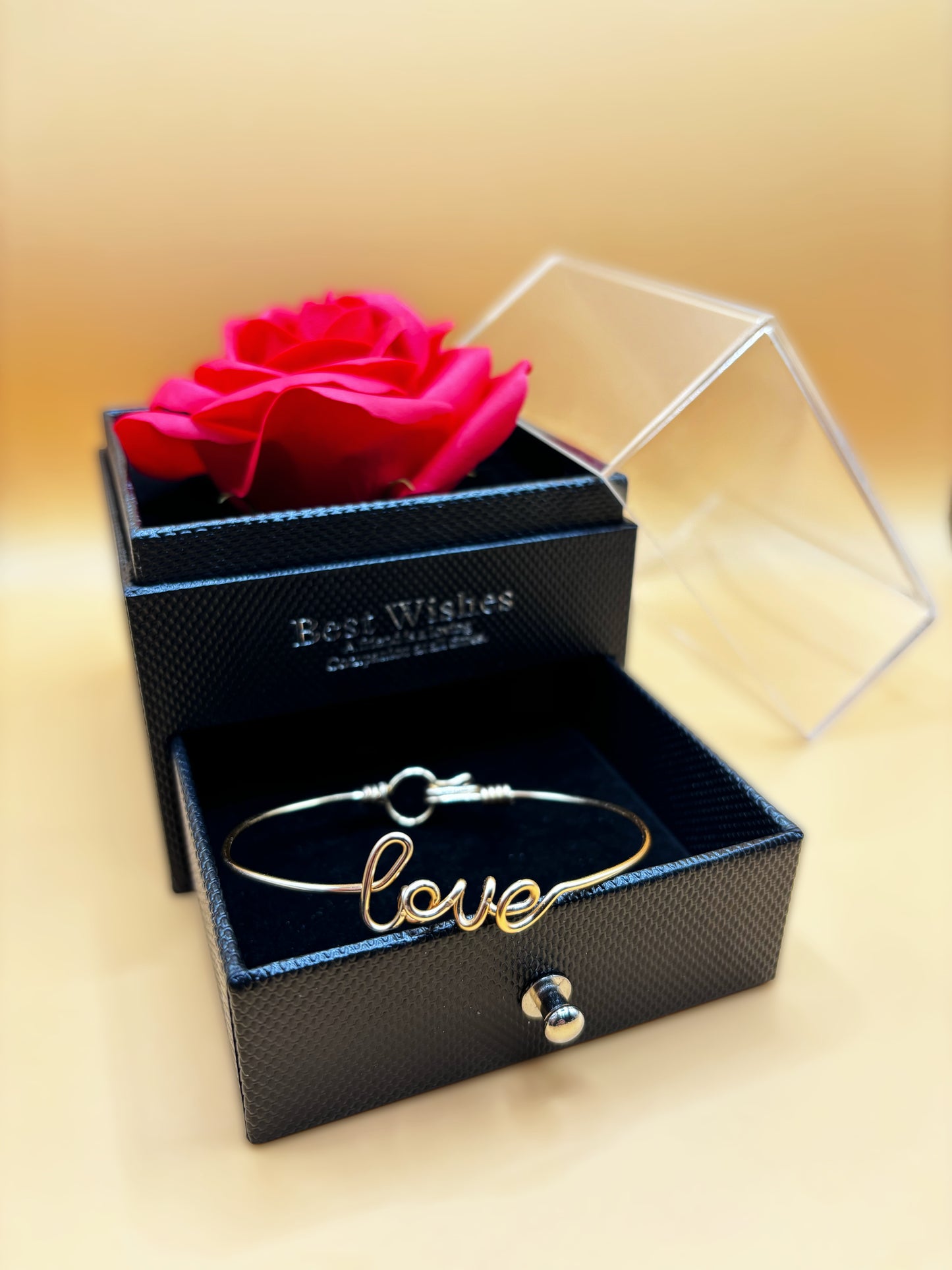 Bracelet prénom en argent – Accessoire élégant avec écriture raffinée.