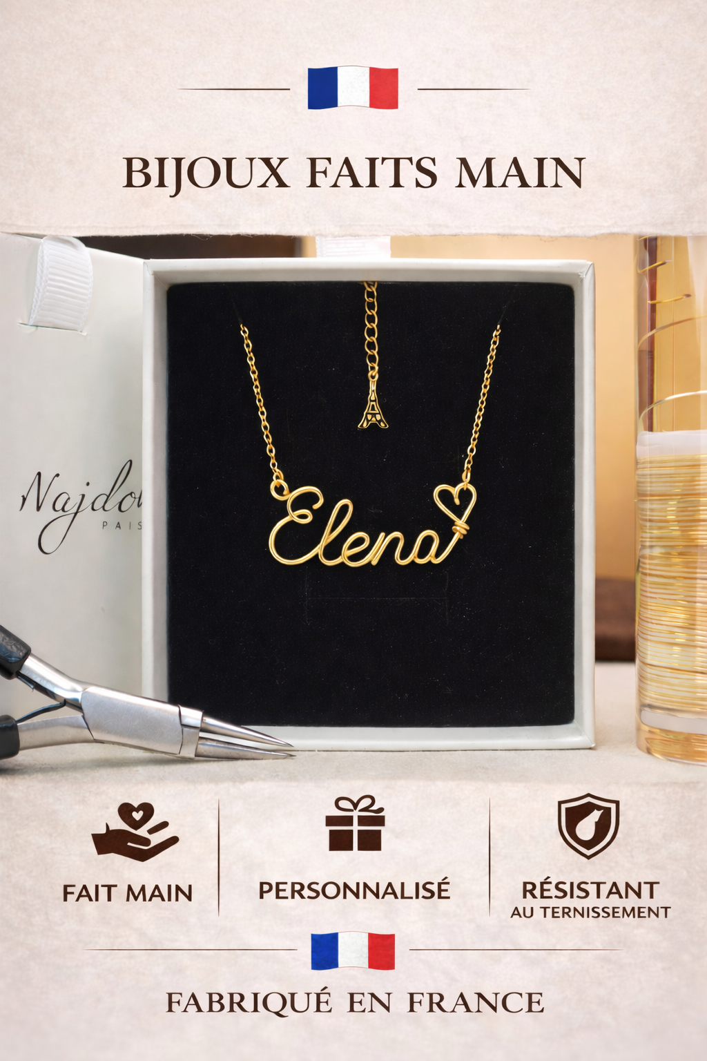 Collier prénom personnalisé en fil, bijou artisanal au design minimal.