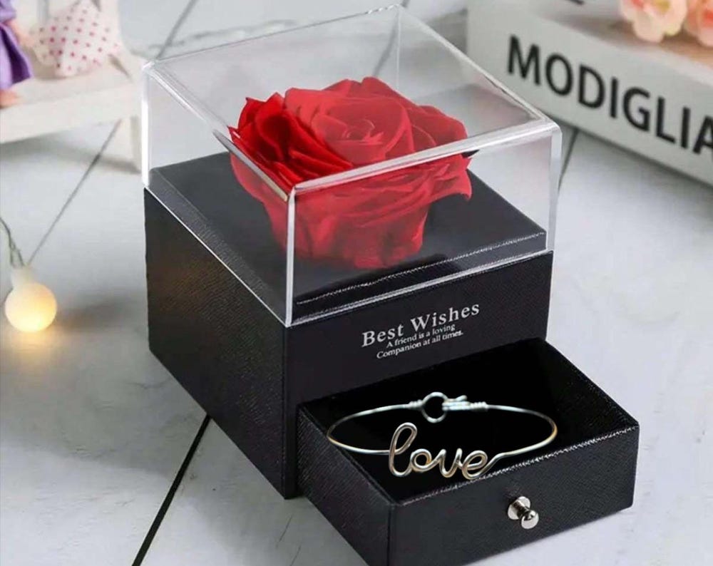 Bracelet cadeau personnalisé – Prénom ou mot spécial, fabriqué en fil doré avec boîte cadeau.