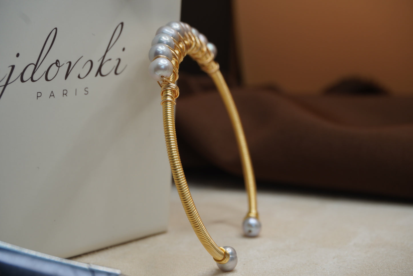 Bracelet jonc en acier inoxydable avec perles naturelles
