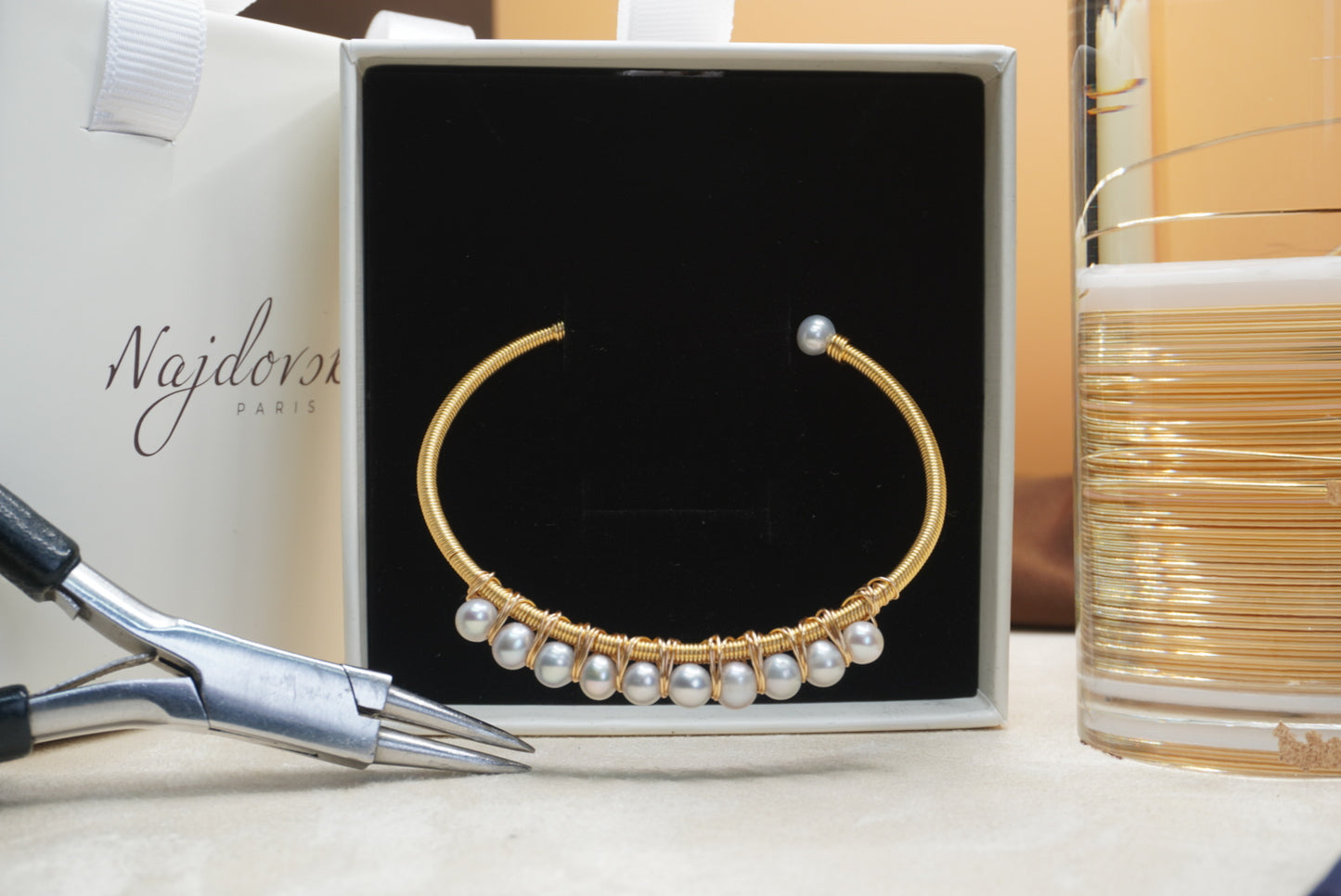 Bracelet jonc en acier inoxydable avec perles naturelles