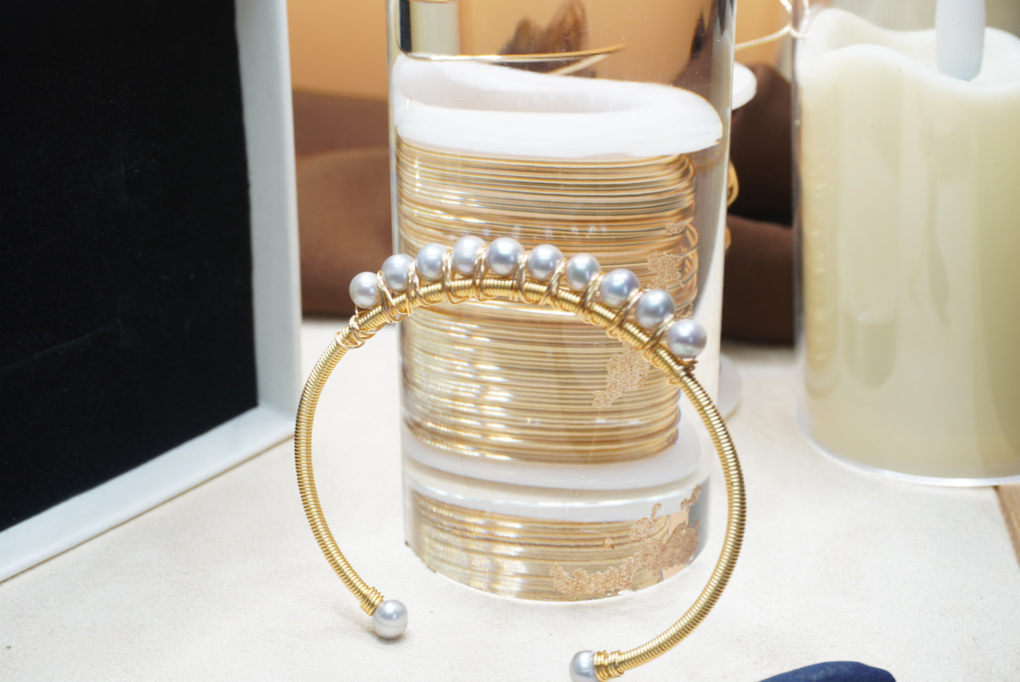 Bracelet jonc en acier inoxydable avec perles naturelles