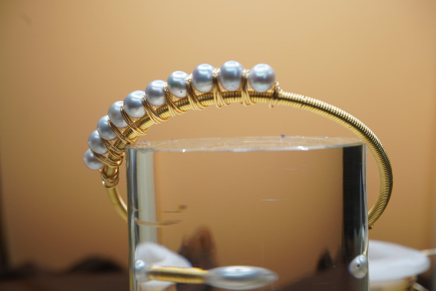 Bracelet jonc en acier inoxydable avec perles naturelles