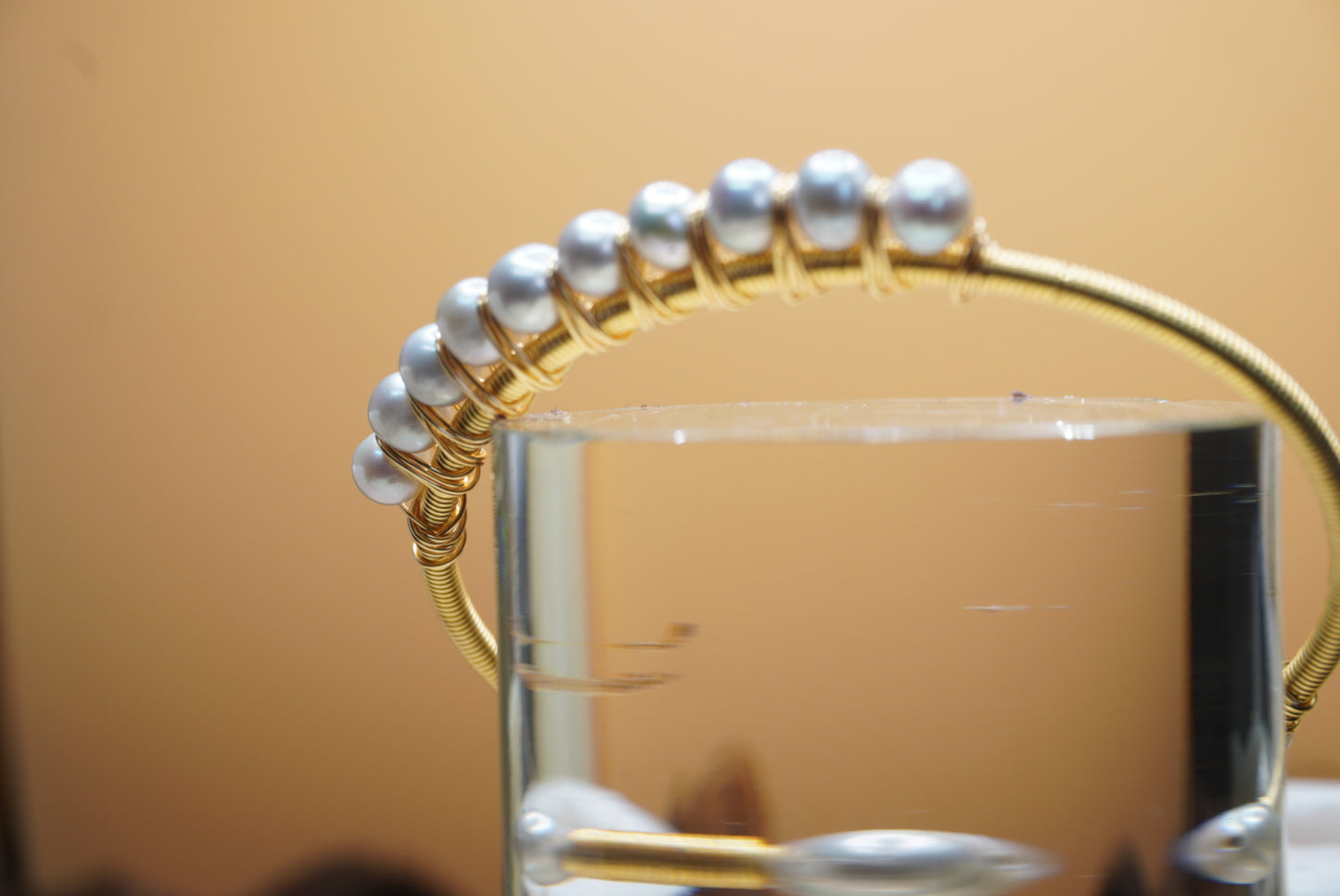 Bracelet jonc en acier inoxydable avec perles naturelles