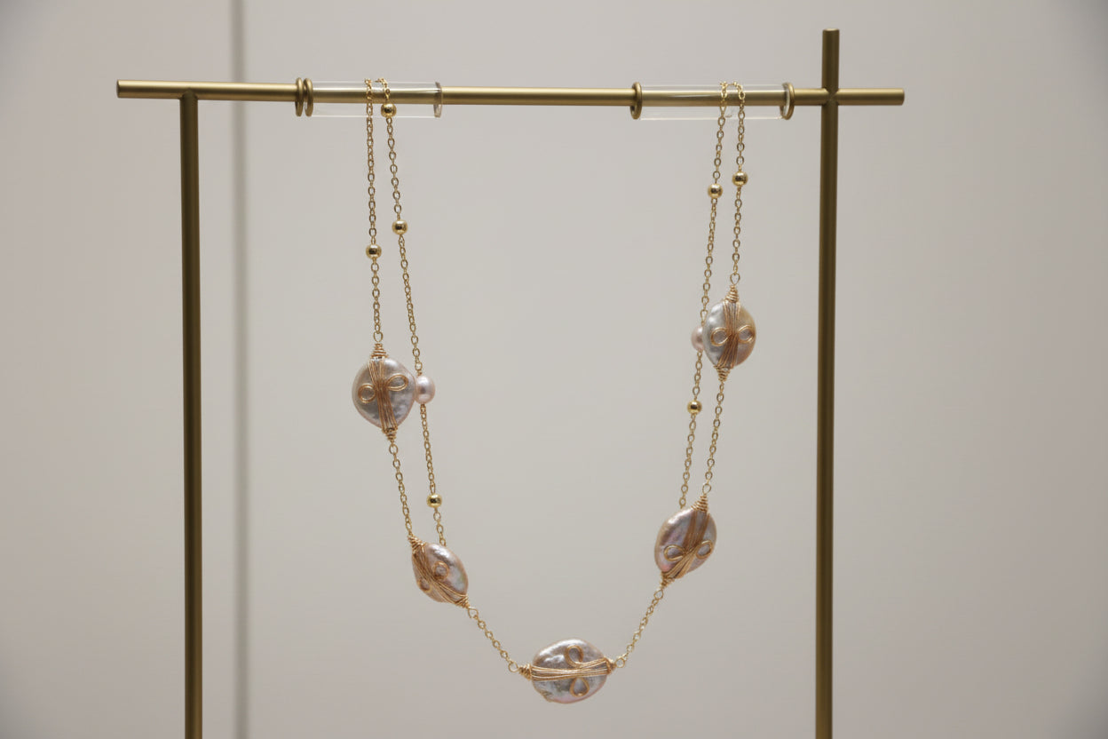 Collier long élégant avec perles naturelles – Bijou raffiné et intemporel