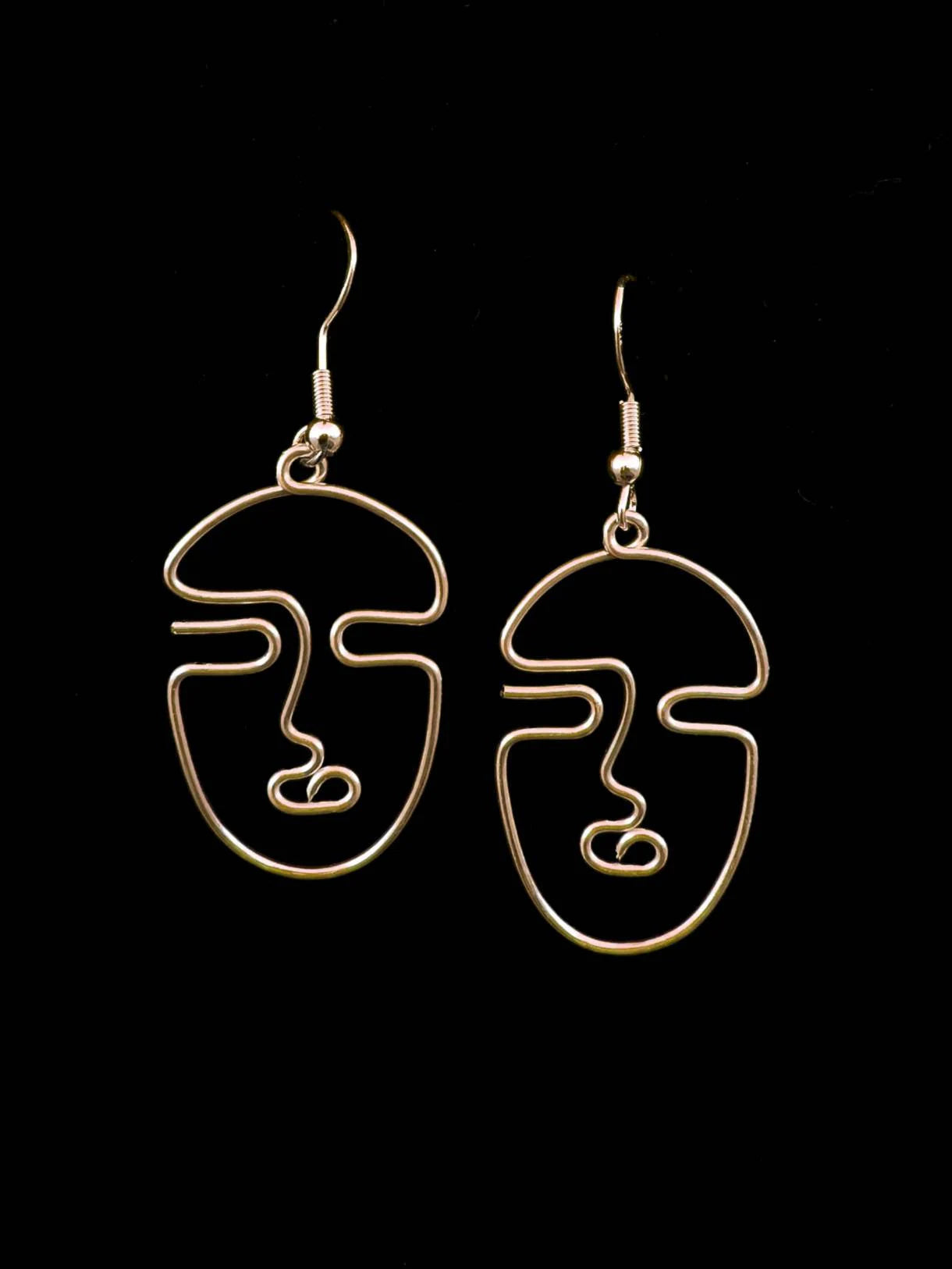 Boucles d’oreilles visage femme en fil doré – Fait main