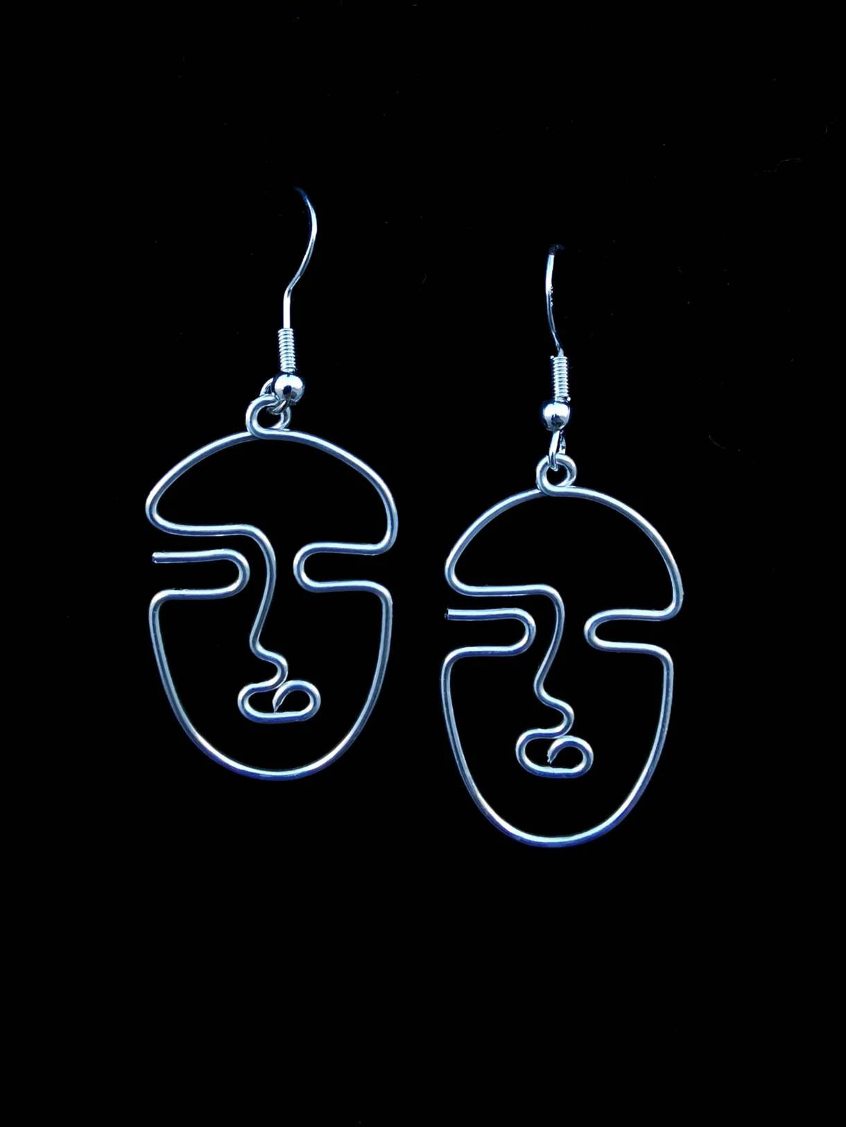 Boucles d’oreilles visage femme en fil doré – Fait main