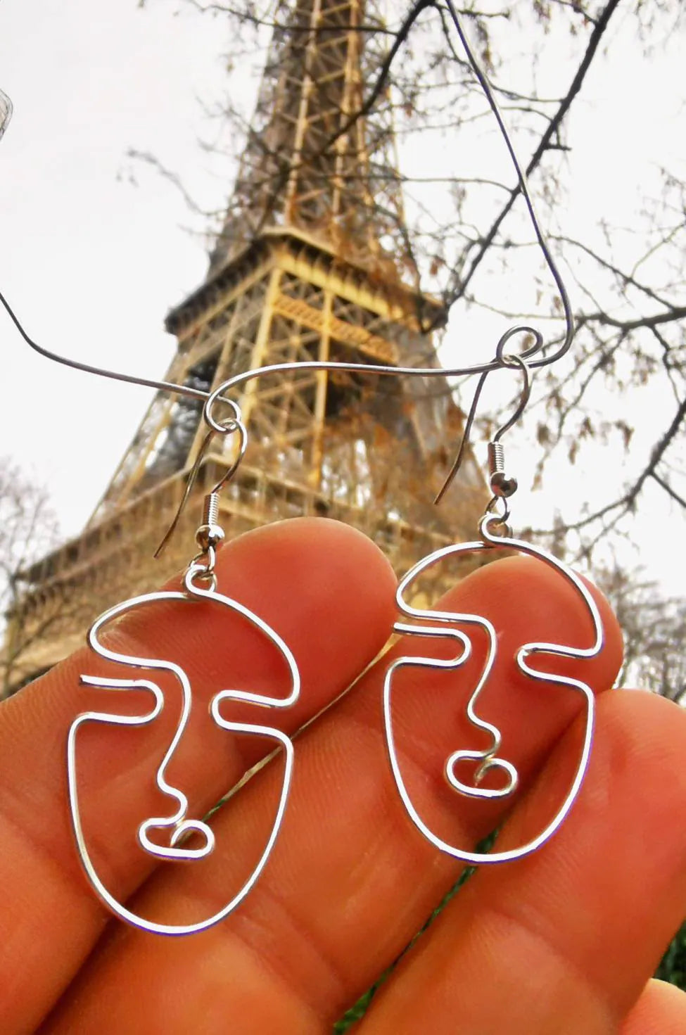 Boucles d’oreilles visage femme en fil doré – Fait main