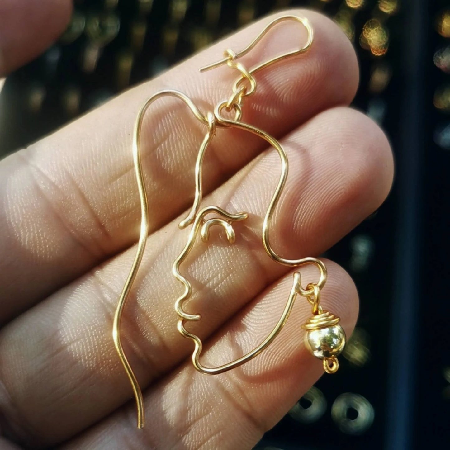 Boucles d’oreilles visage femme en fil – Bijou artisanal fait main