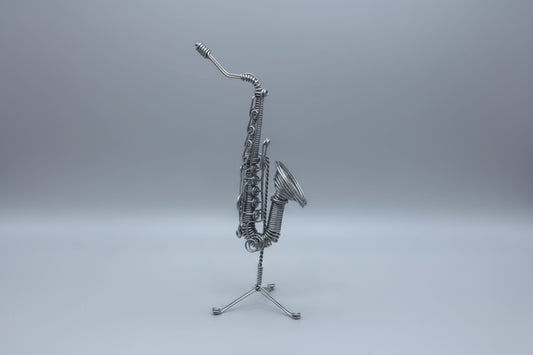 Sculpture de saxophone faite à la main – art en fil métallique