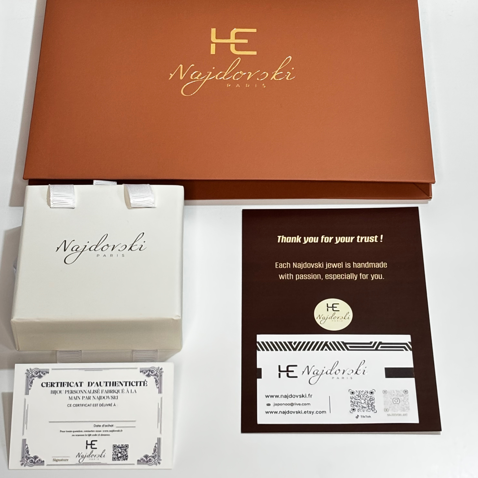 Ensemble de packaging bijoux élégant avec pochette, boîte rigide et certificat d’authenticité